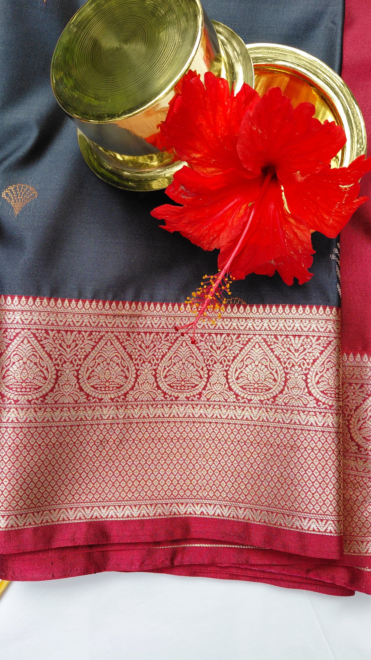 red and grey kanjivaram saree with flower buta and rich pallu