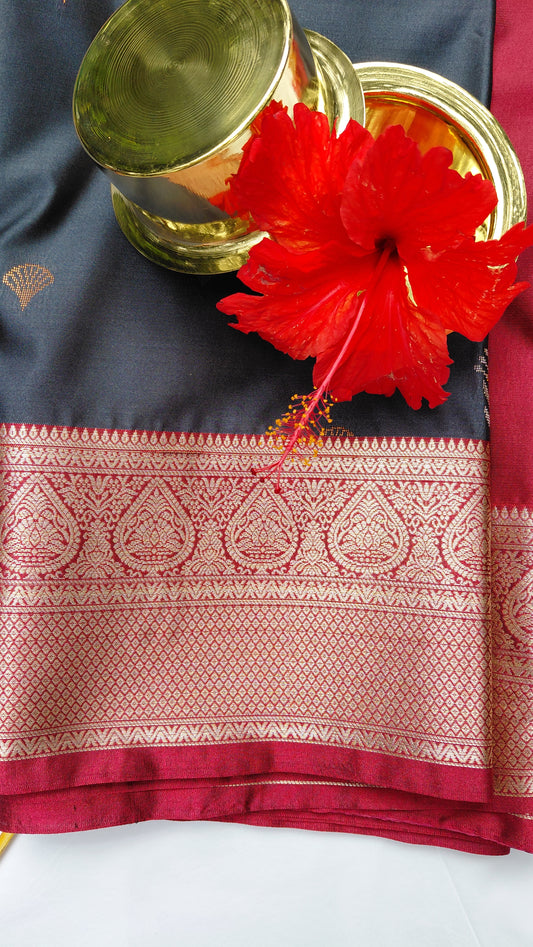 red and grey kanjivaram saree with flower buta and rich pallu