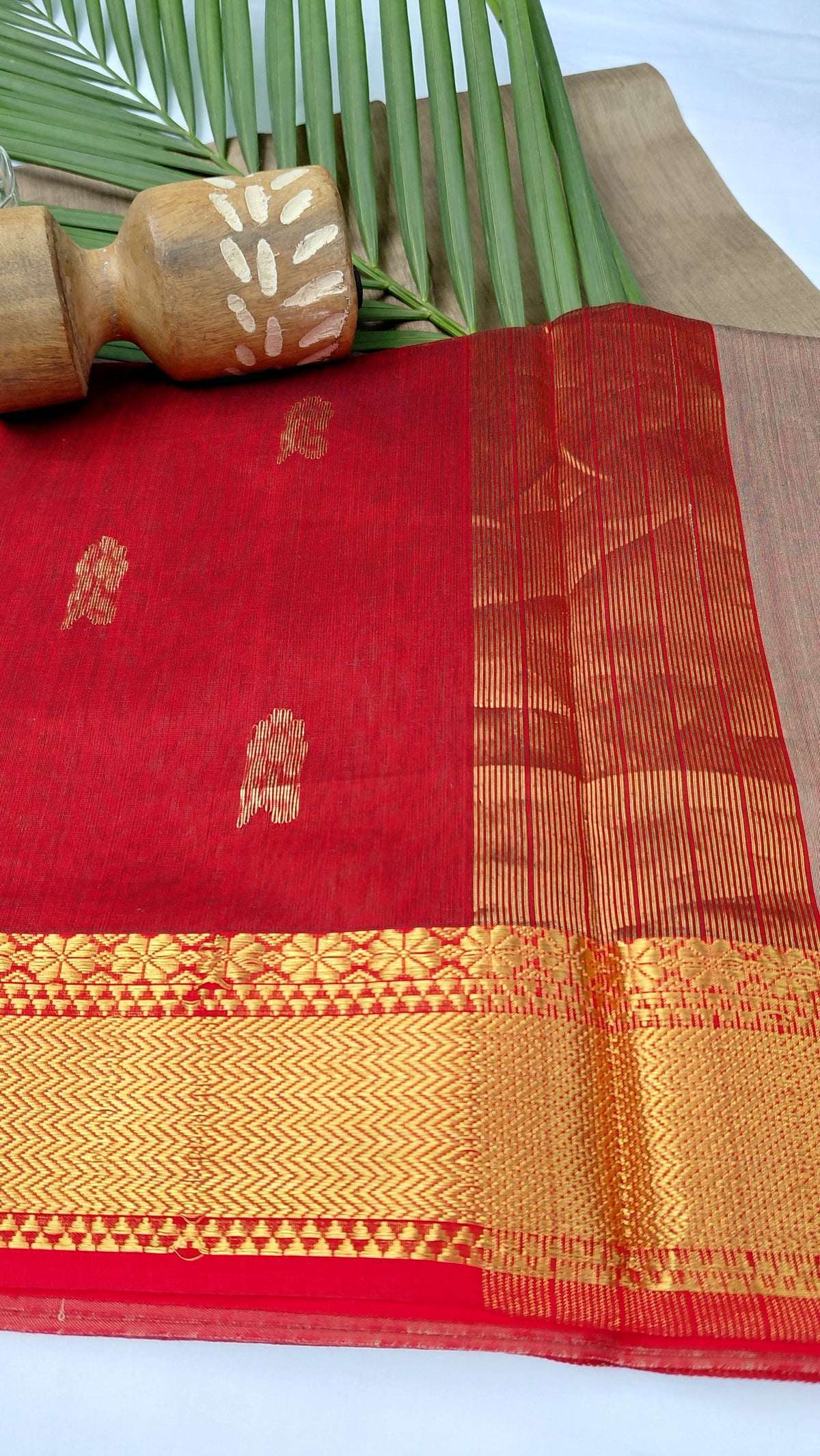 red and grey cotton silk maheshwari saree