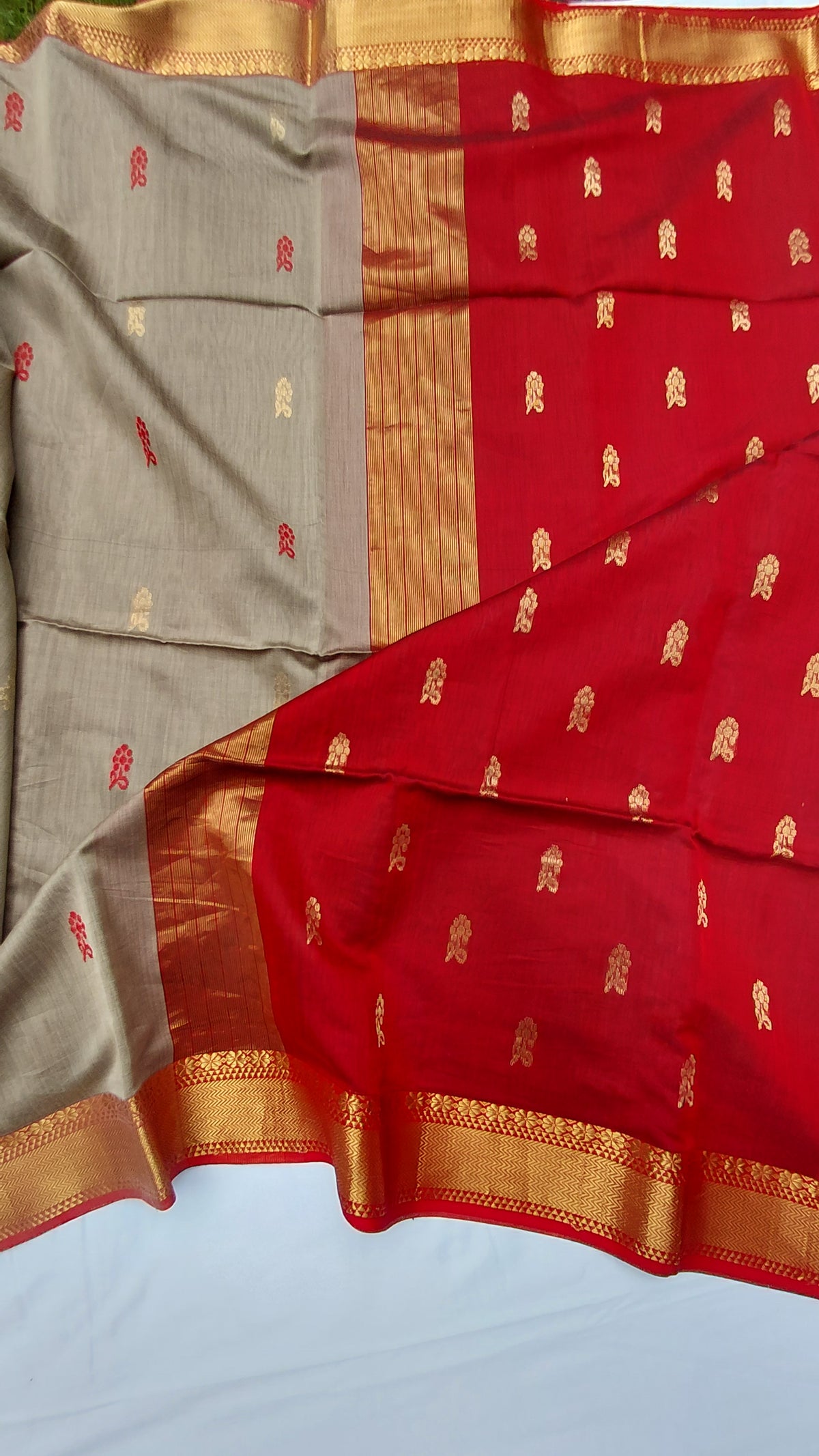 red and grey cotton silk maheshwari saree