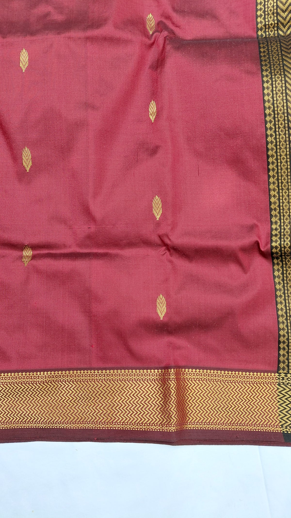 hand woven pure silk deep maroon maheshwari saree
